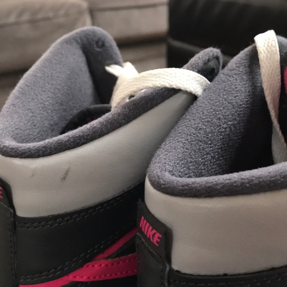 Nike Basketball Ball Shoes! Excellent condition! - Picture 5 of 6